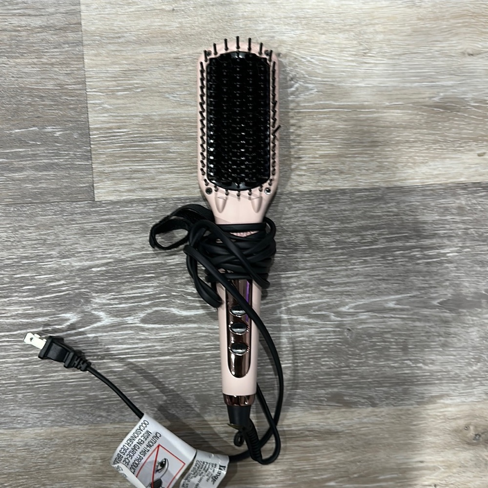 Le Vite Blush flat iron (ceramic straightening brush)
